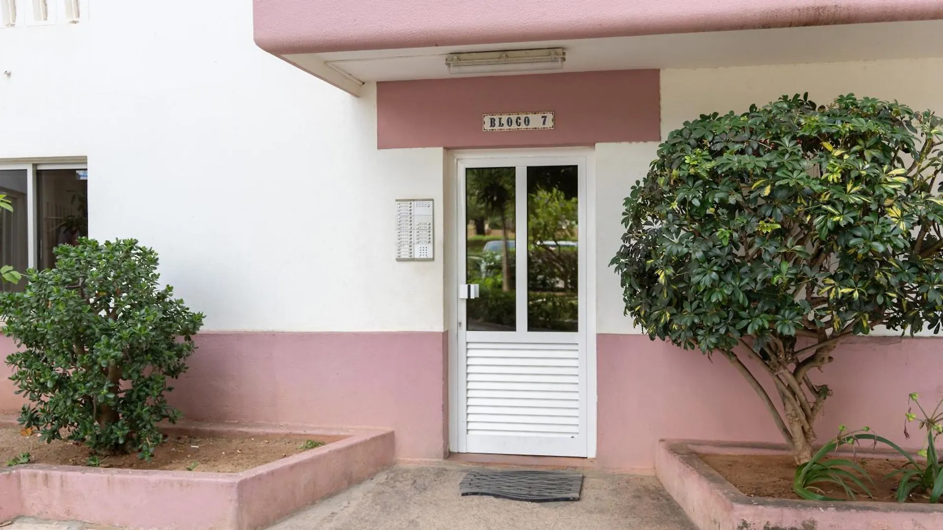 Comfy 3 Bdr Flat With Pool & Balcony By Lovelystay Portimao Apartment