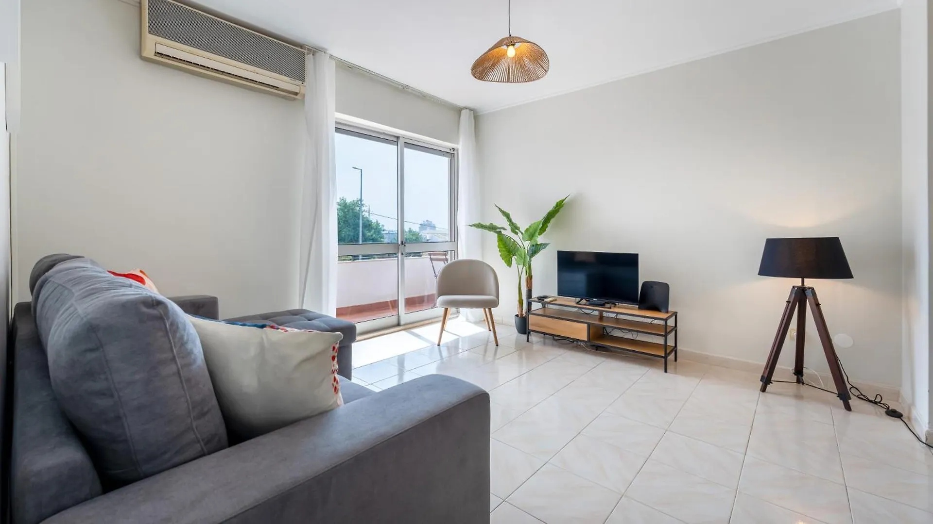Apartment Comfy 3 Bdr Flat With Pool & Balcony By Lovelystay Portimao Portugal