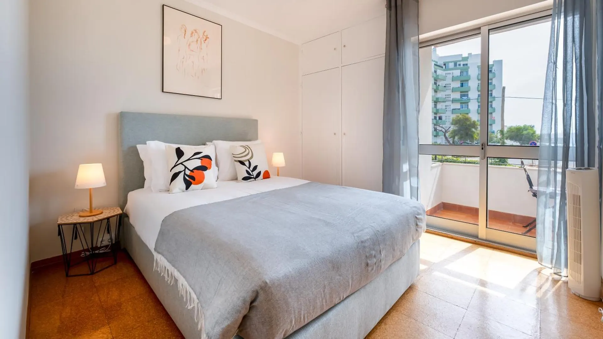 Apartment Comfy 3 Bdr Flat With Pool & Balcony By Lovelystay Portimao