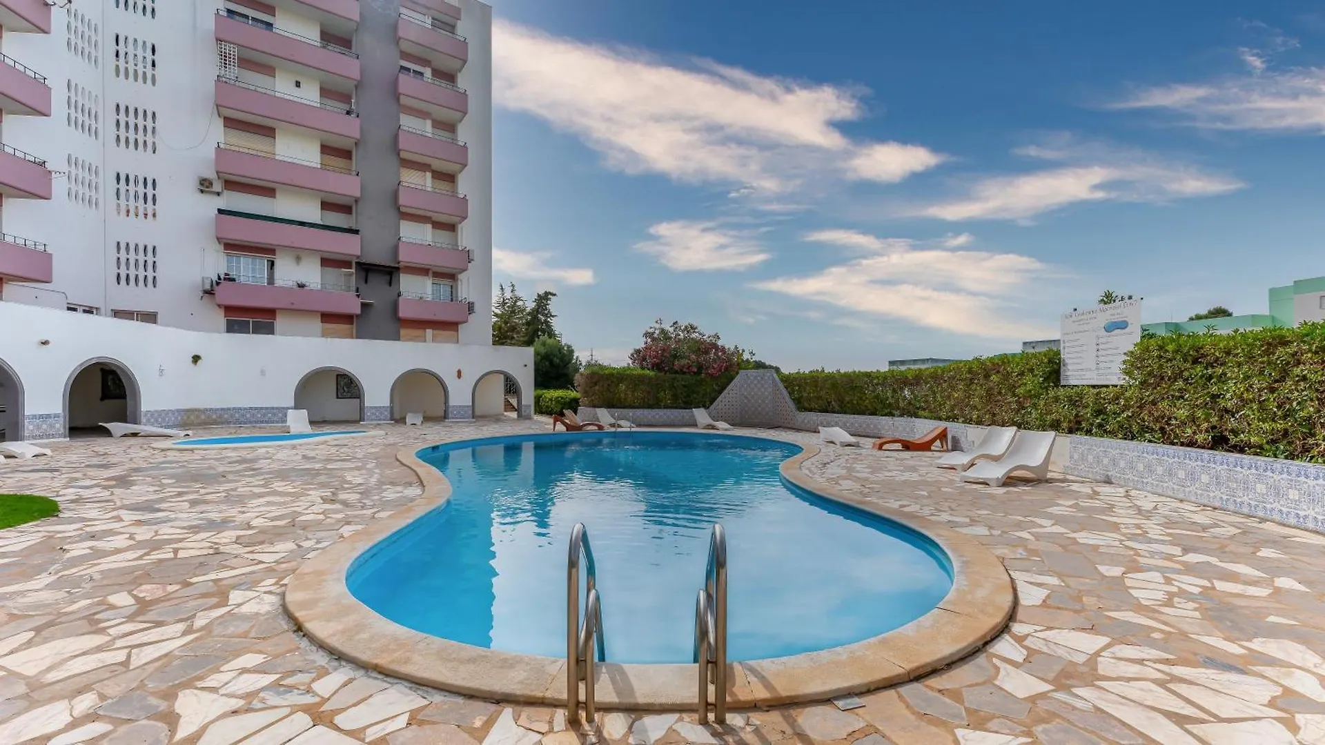 Comfy 3 Bdr Flat With Pool & Balcony By Lovelystay Portimao Portugal